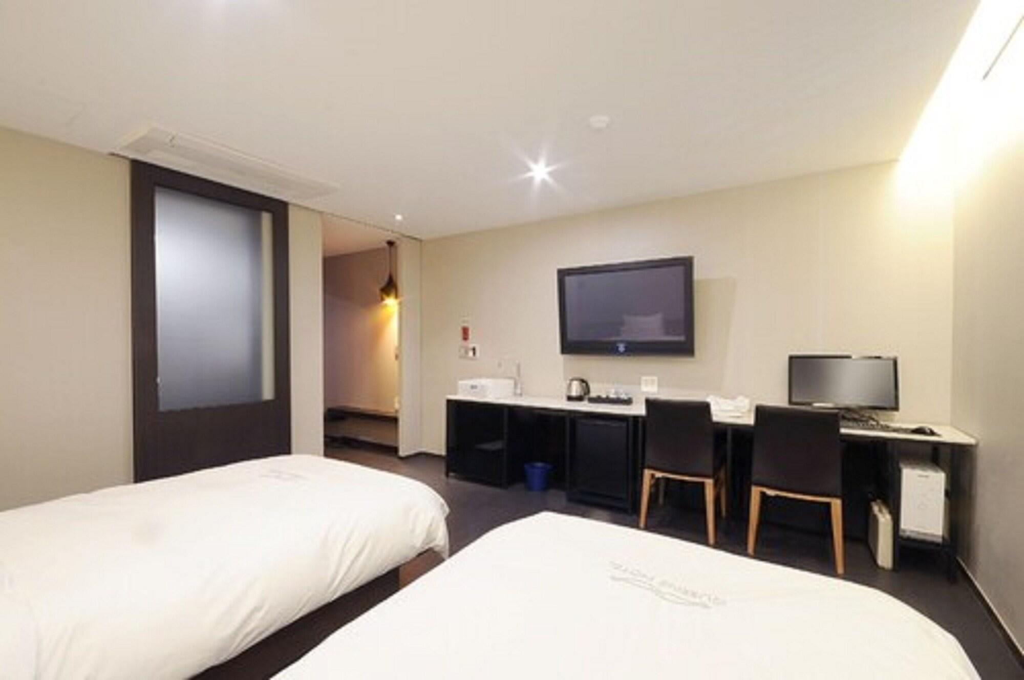 Queens Hotel Seomyeon Busan Ngoại thất bức ảnh