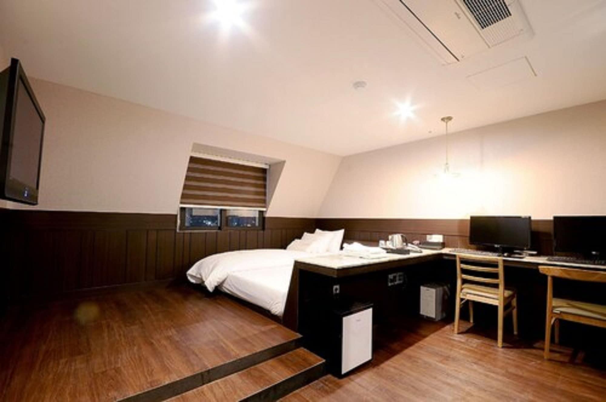 Queens Hotel Seomyeon Busan Ngoại thất bức ảnh