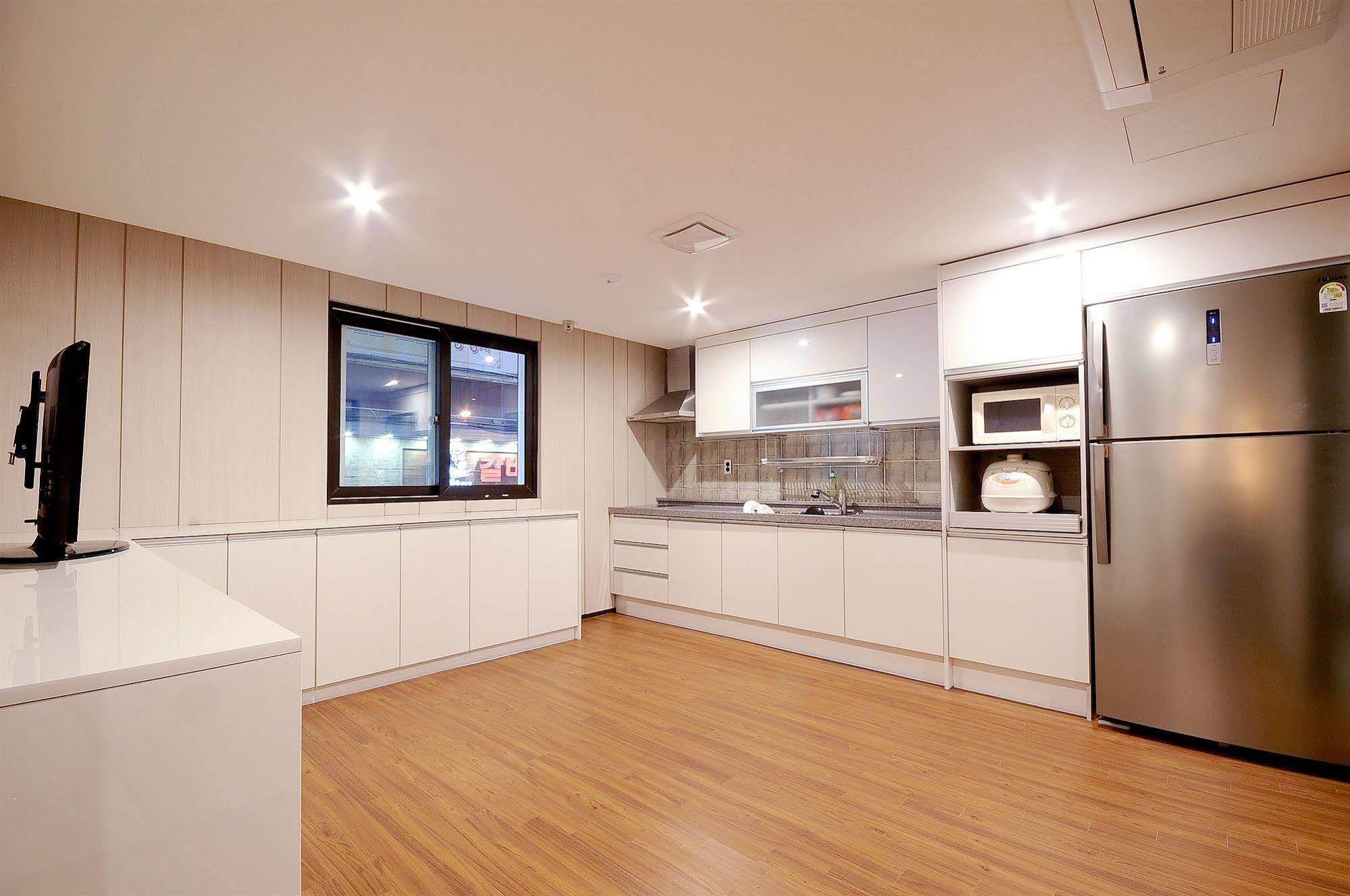 Queens Hotel Seomyeon Busan Ngoại thất bức ảnh