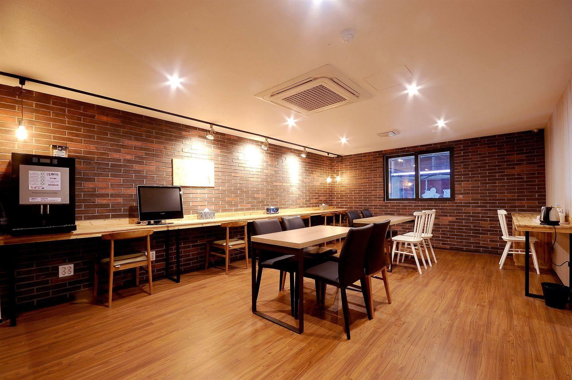 Queens Hotel Seomyeon Busan Ngoại thất bức ảnh